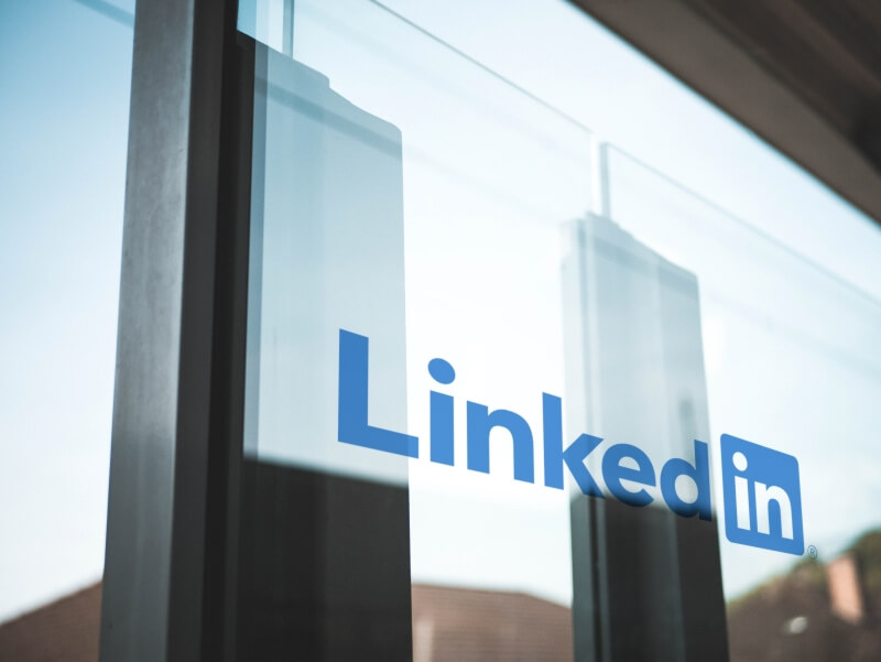 LinkedIn logo vitre